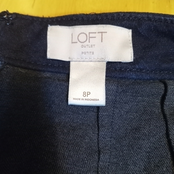 Loft dark wash denim deep blue/black mini skirt size 8 petite - Picture 5 of 6